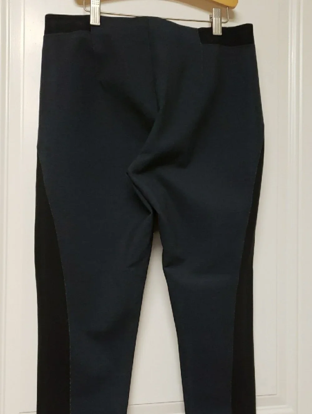 NWT Elie Tahari Navy and Black Ponte Skinny Pants Retail $198